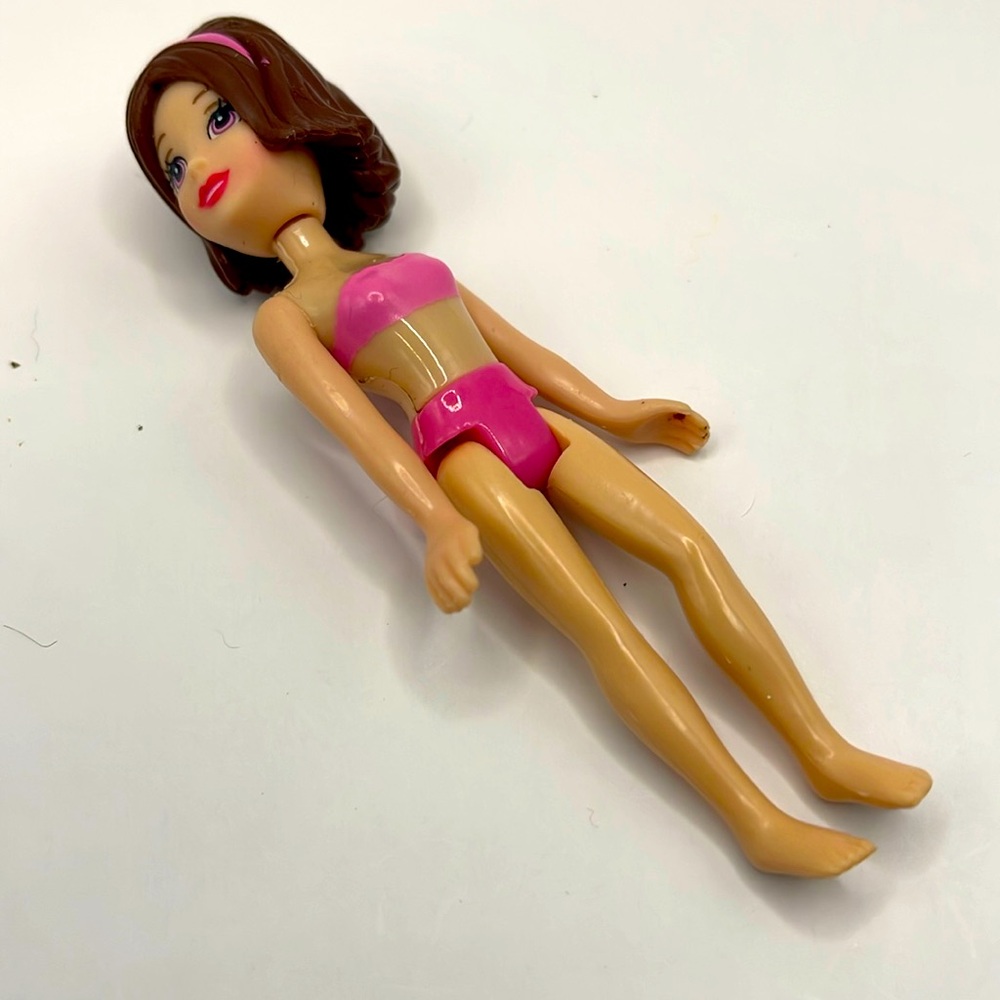 Polly Pocket Doll. On right foot it says 137HR1